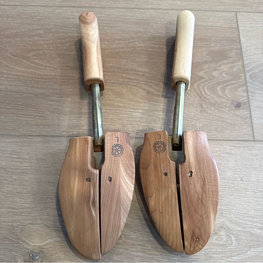 Thom McAn Cedar Wood L Shoe Keepers Shapers Stretchers by Rochester Shoe Tree Co - Picture 3 of 8